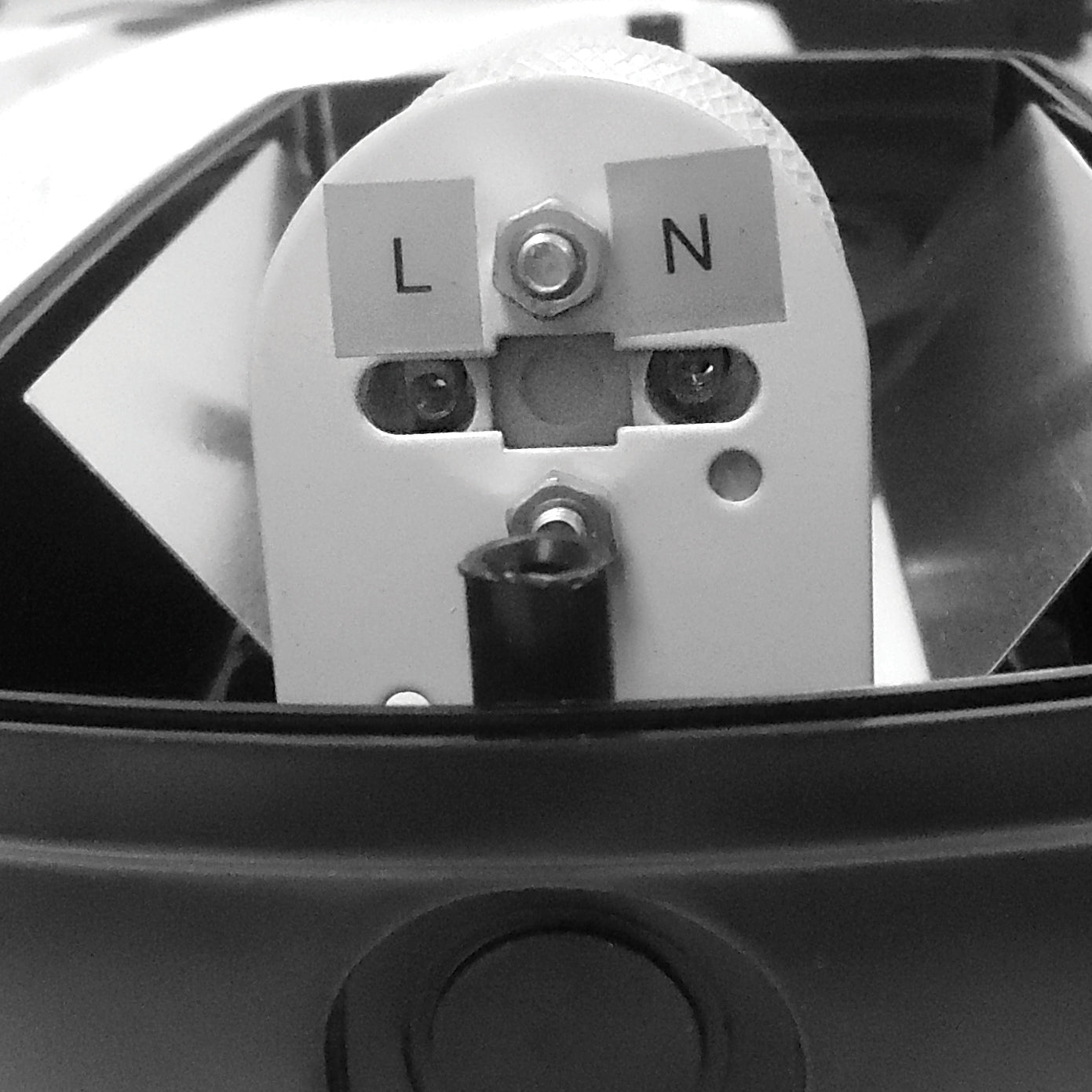 Eterna BH100E27 ES/E27 Rectangular Polycarbonate Bulkhead Black