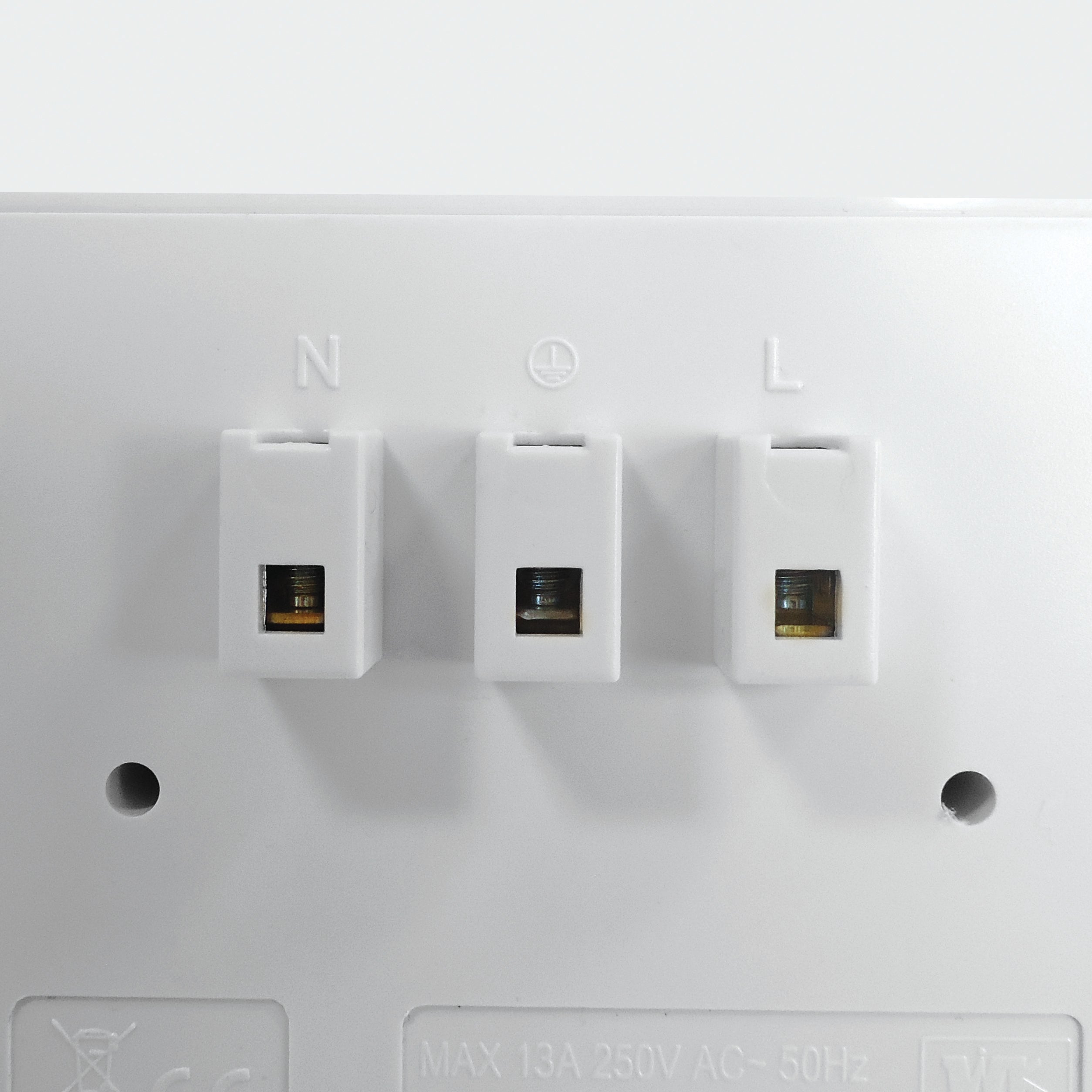 Eterna CONVERT2 Converter Socket 1 to 2 Gang White