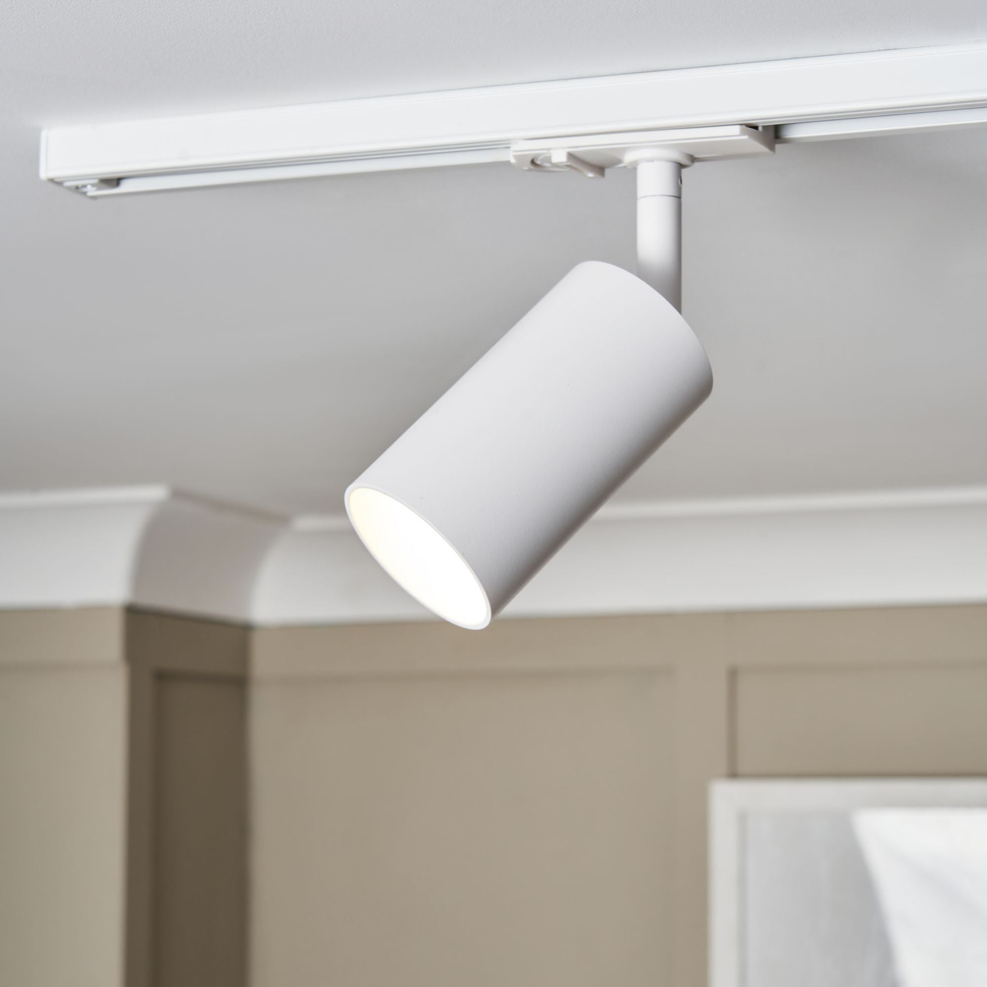 Forum CUL-44403-WHT Cayo Track Spotlight White Low Profile Connection