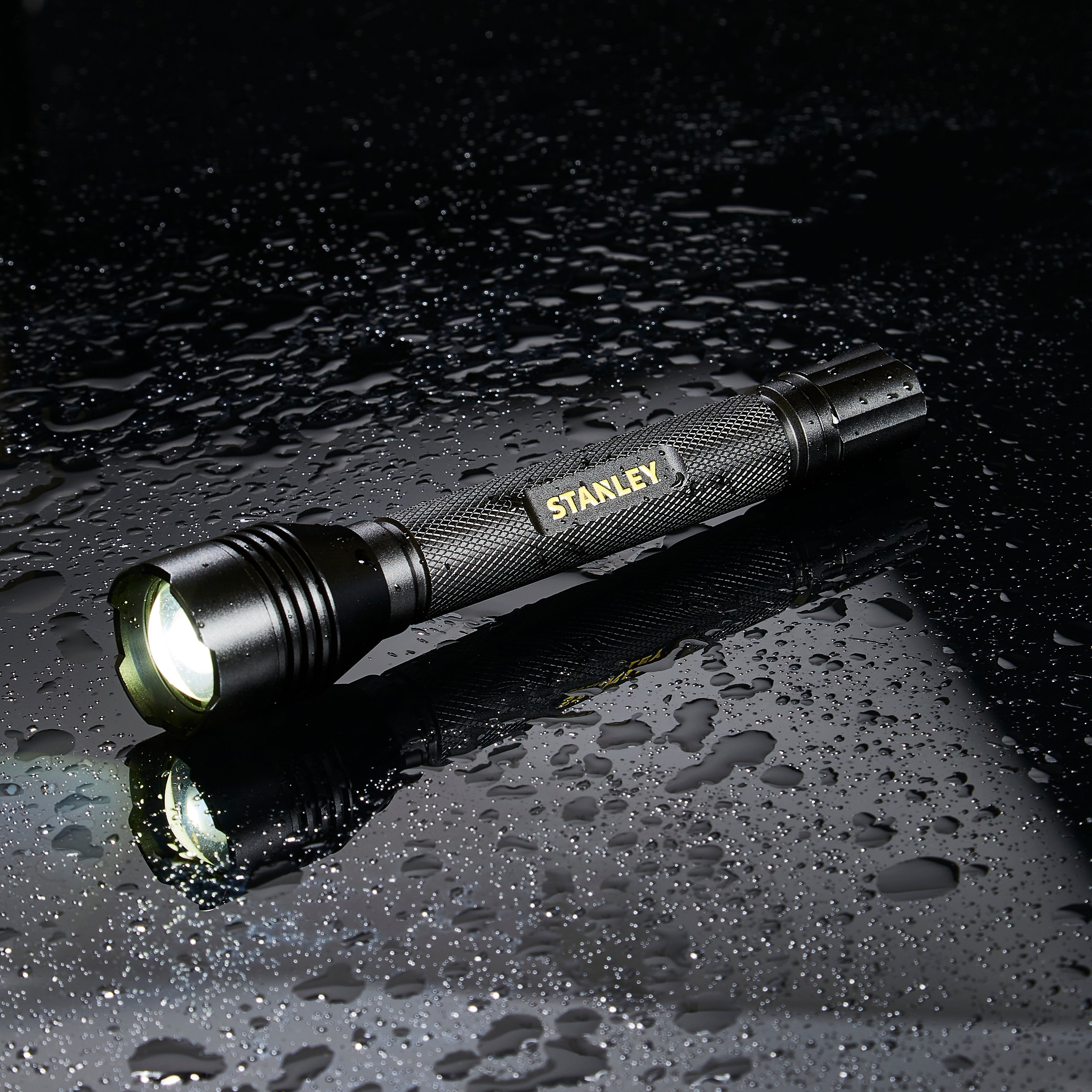 Forum SXLS50106E Stanley LED Torch. 280 Lumens