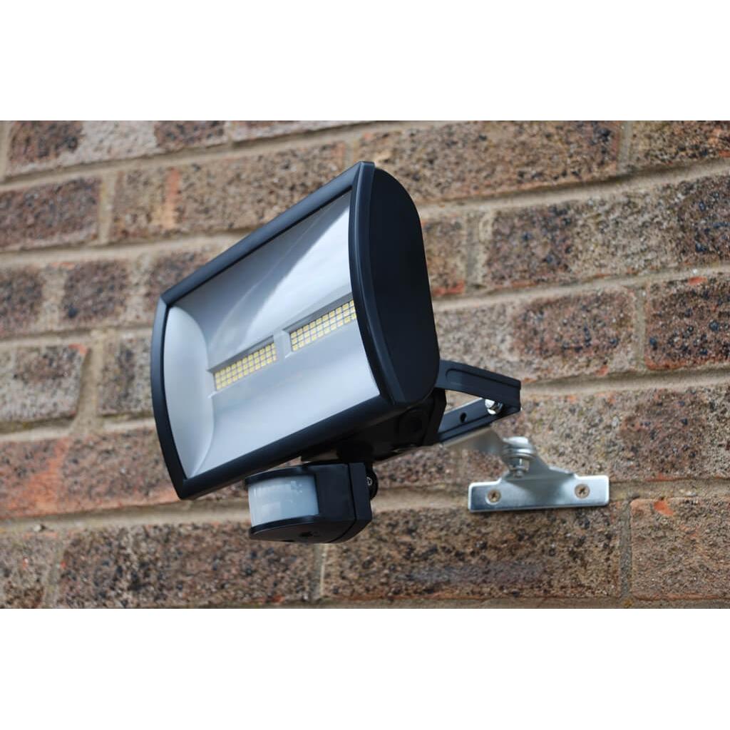 Castlec KRP1 Swivel Bracket for 1 Small LED Floodlight Up To 1kg