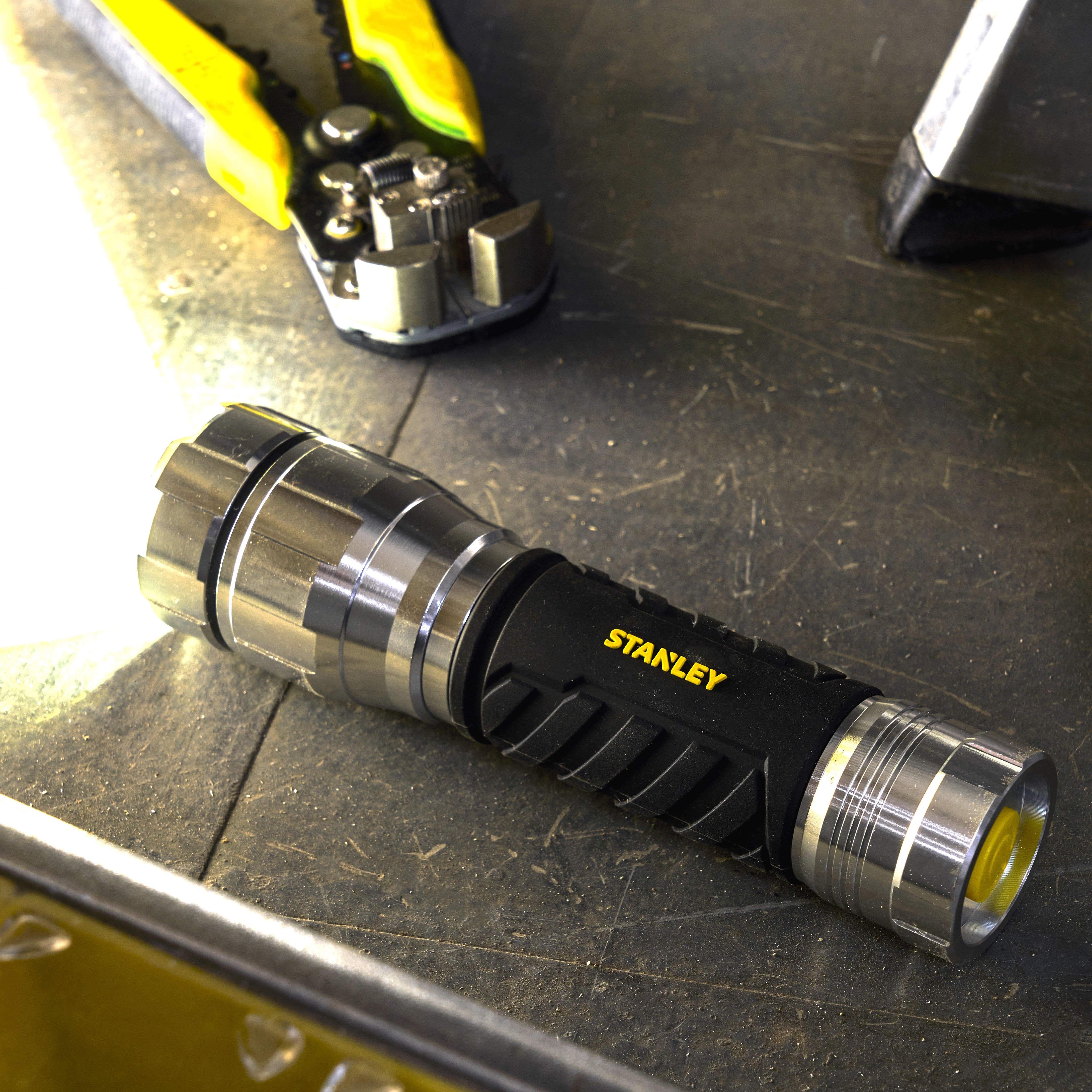 Forum SXLS43184E Stanley 1000lm hand torch