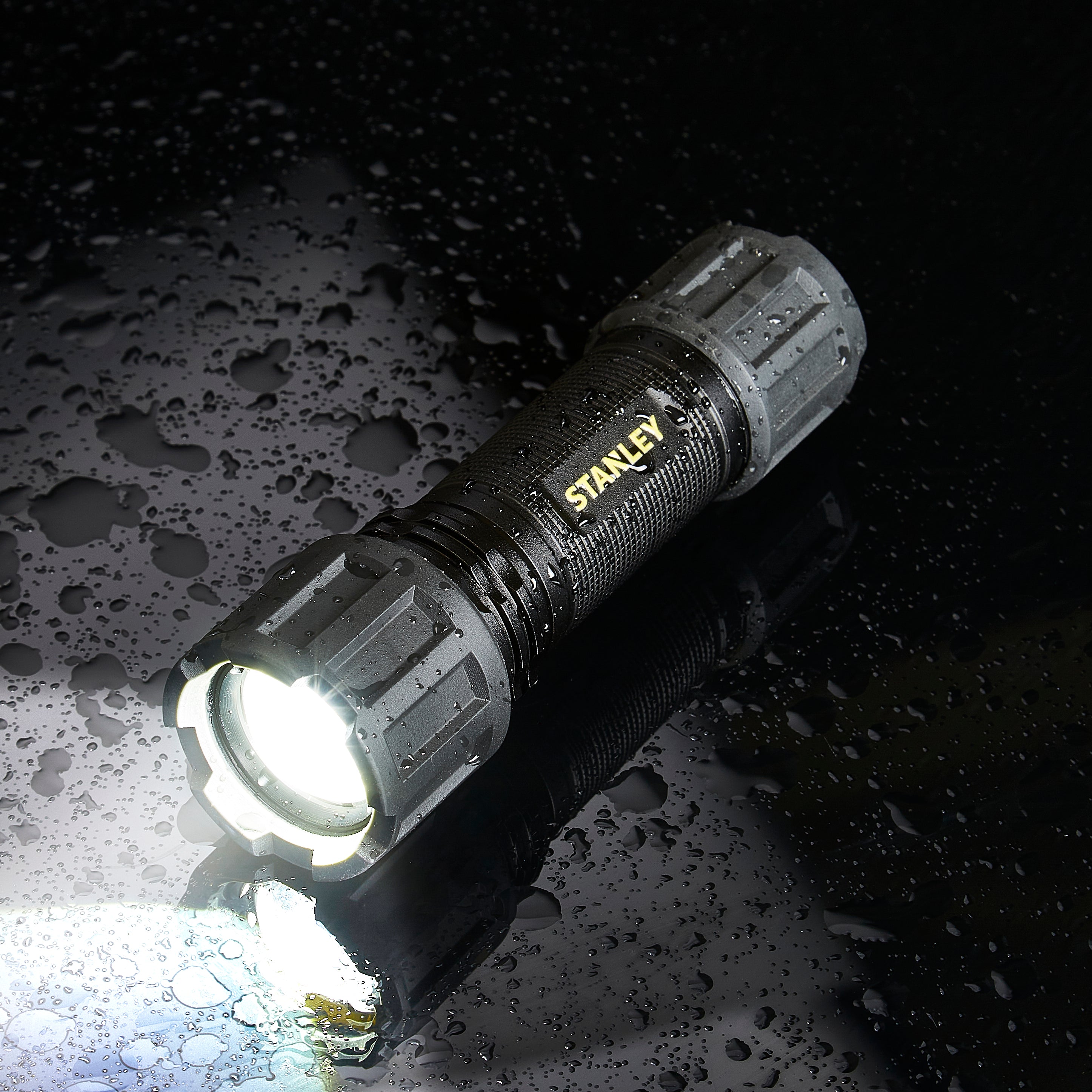 Forum SXLS50102E Stanley LED Torch. 600 Lumens