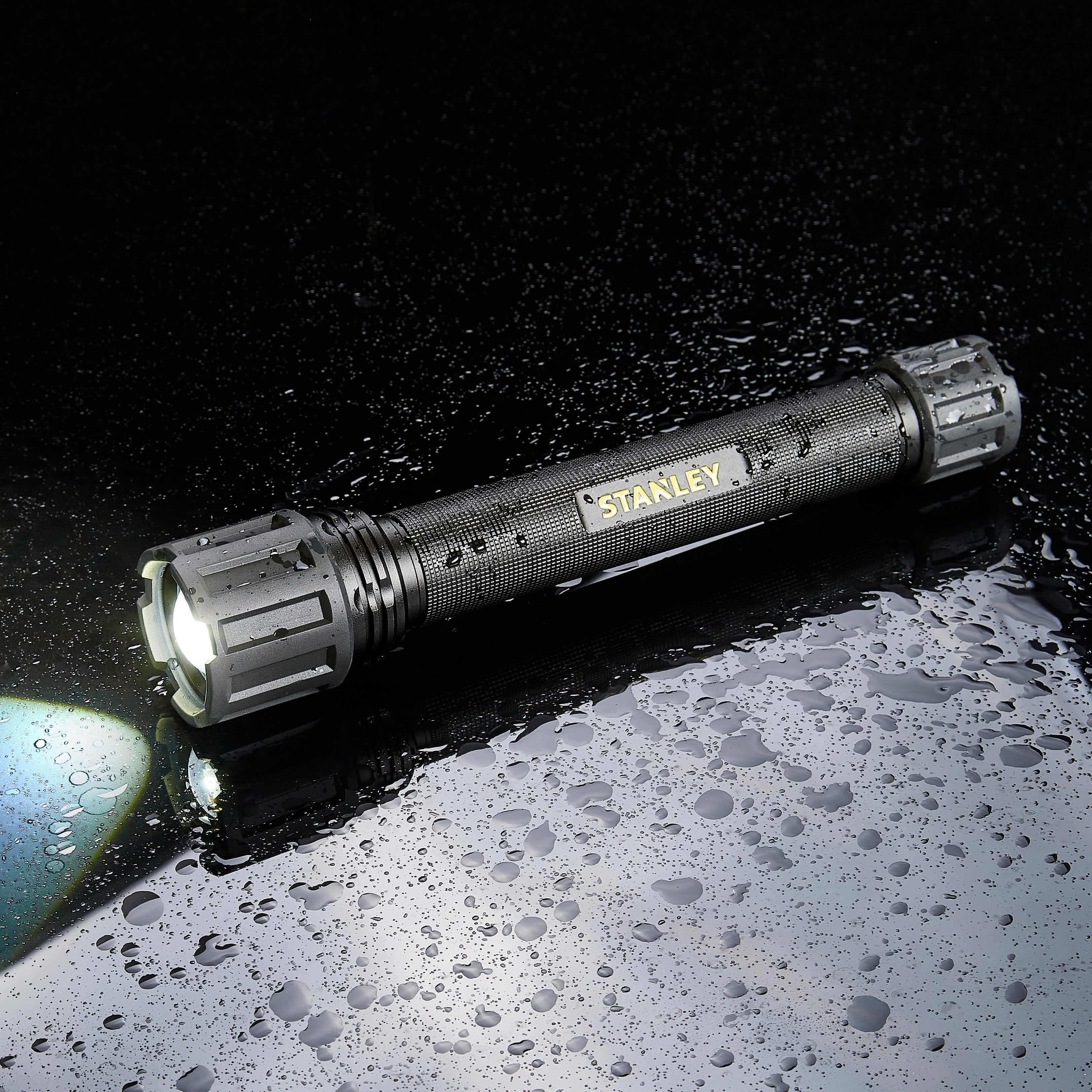 Forum SXLS50103E Stanley LED Torch. 800 Lumens