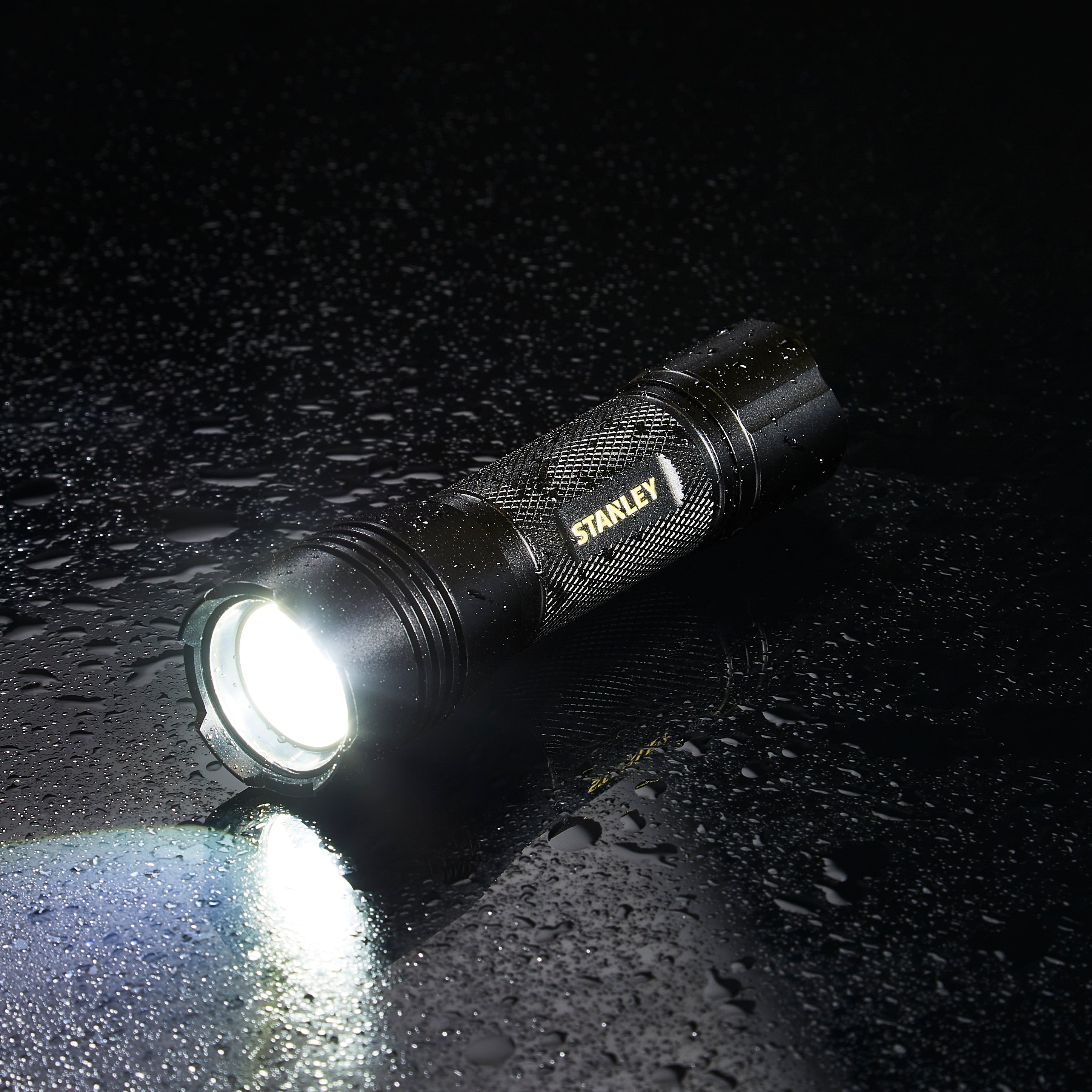 Forum SXLS50105E Stanley LED Torch. 350 Lumens